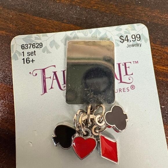 NWT Fairytale by Bead Treasures Queen of Hearts Playing Card Suits Metal Pendant - Picture 3 of 4